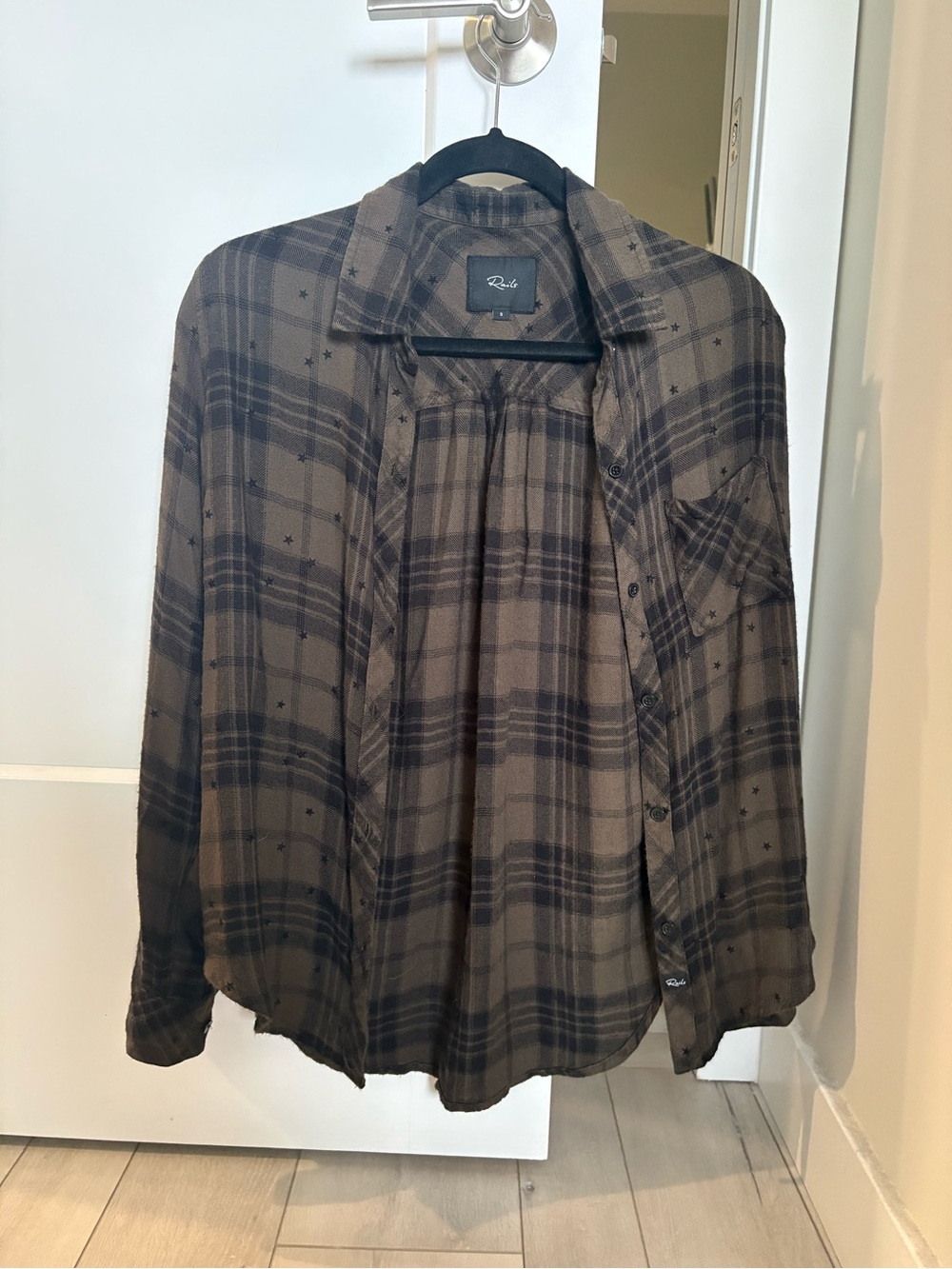 Rails button down